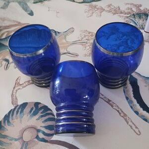 Vintage dringing glasses
